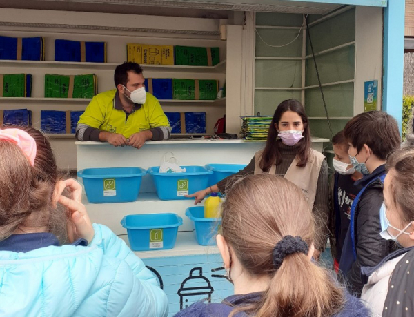 Les escoles de Castelldefels visiten les Minideixalleries per aprendre sobre la gestió de residus